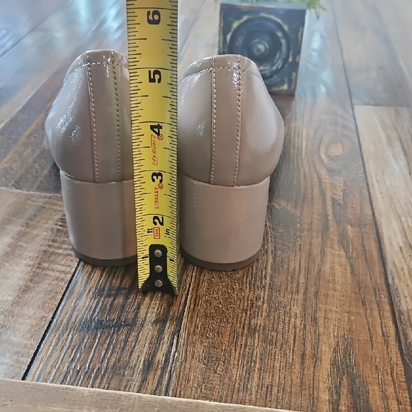 New Vionic Women's Patent Leather Chunky Heel Pumps - Picture 6 of 13